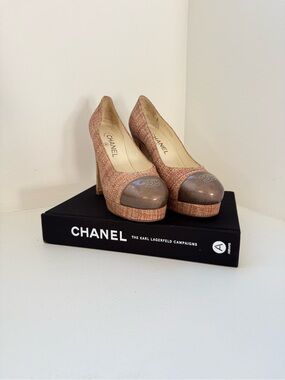 Chanel Pink Raffia CC Cap Toe Platform Pumps Heels Made in Italy